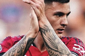 皇冠体育平台-关于今晚曼联再遭质疑——足总杯节点到来，压力陡增，赛季目标并未改变的信息